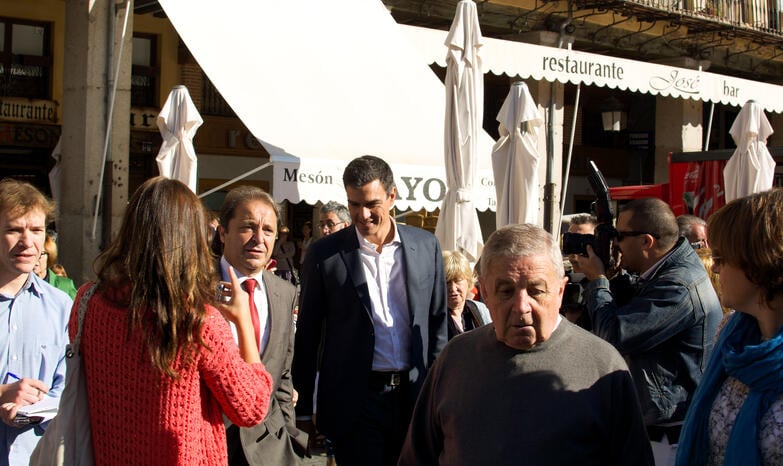 Proctor en Segovia observes the new leader of the Spanish Socialist Party from the school building