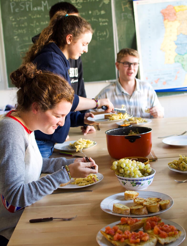 Proctor en Segovia experiential education cooking class