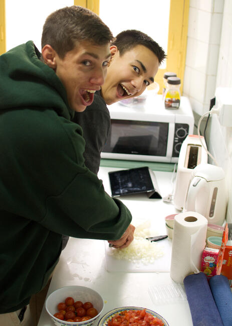 Proctor en Segovia students cook Spanish cuisine Proctor en Segovia students cook Spanish cuisine