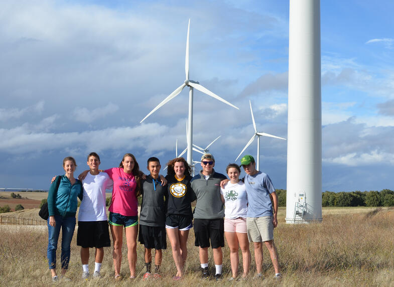 Proctor en Segovia visits wind farm experiential education