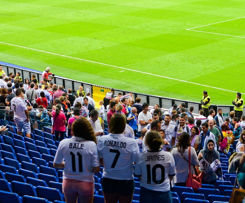 Proctor en Segovia students watch Real Madrid soccer