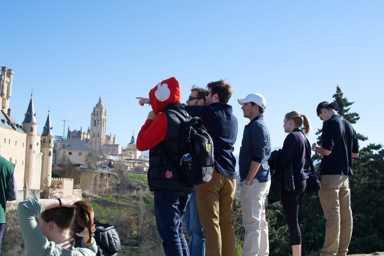 Proctor en Segovia admires the old quarter