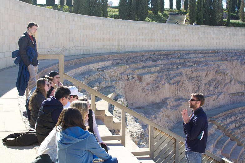 Proctor en Segovia history group discussion