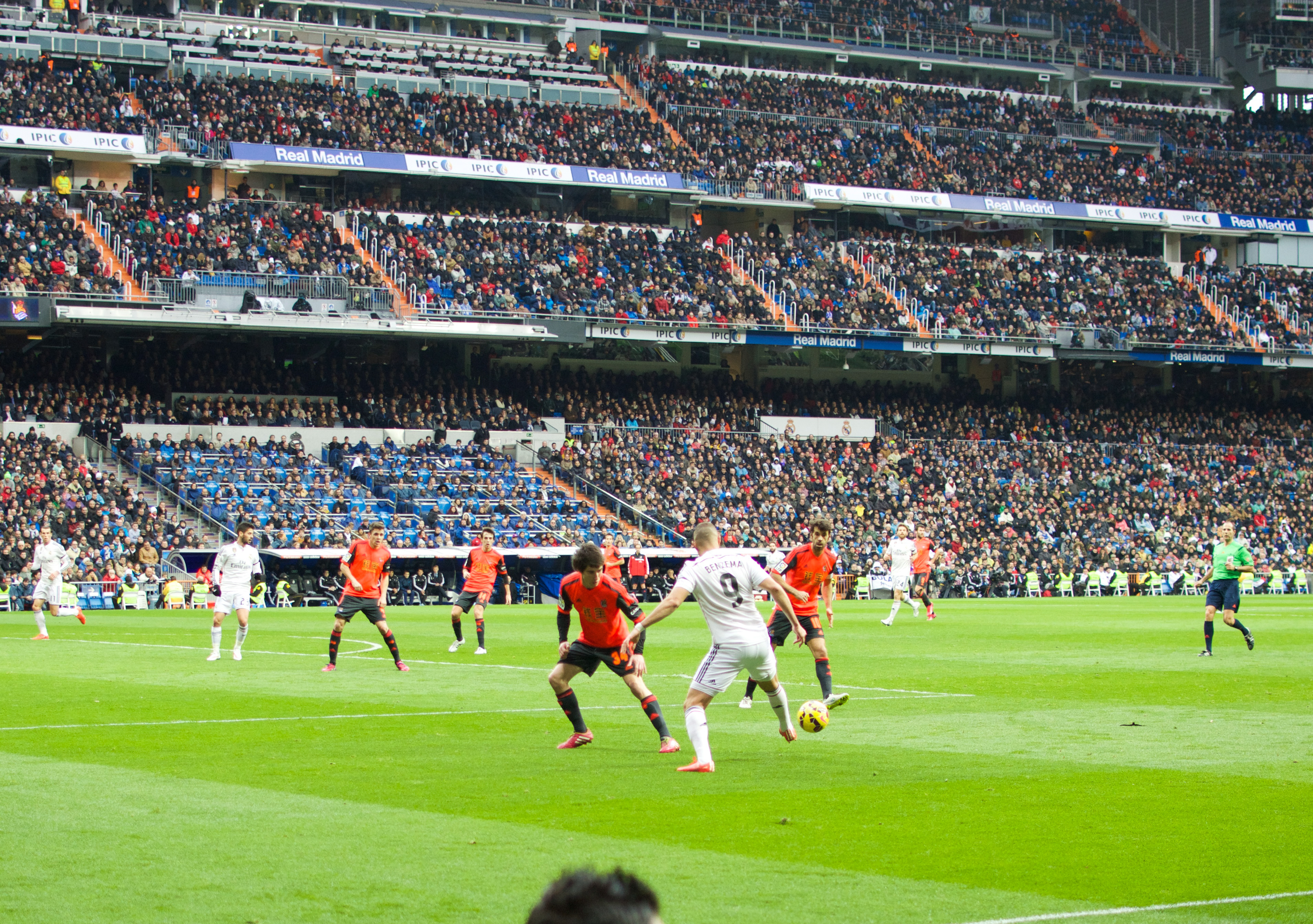 Proctor en Segovia watches a Real Madrid soccer match