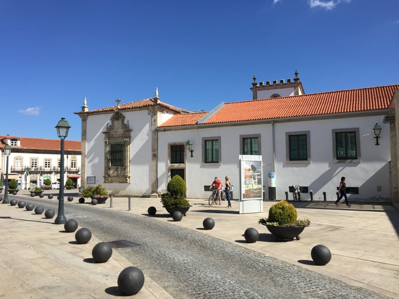 Proctor en Segovia visits a Spain-Portugal border town