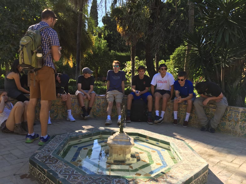 Proctor en Segovia visits the gardens of the Alcázar de Sevilla!