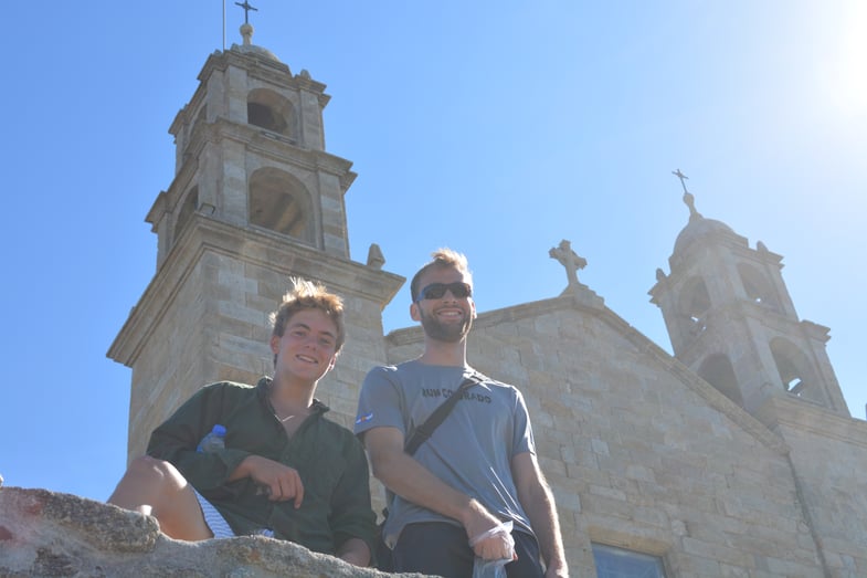 Proctor en Segovia hikes the Camino de Santiago!