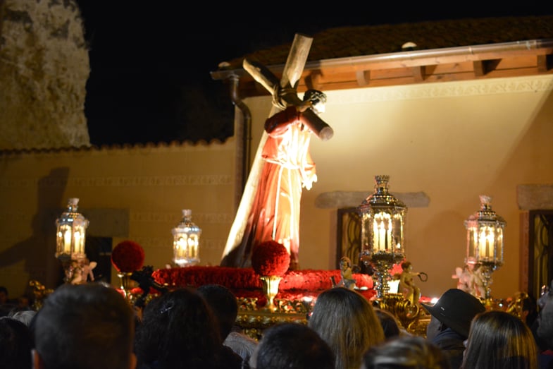 Proctor en Segovia watches Semana Santa processions in Segovia