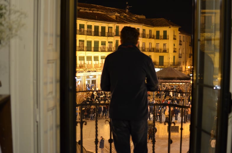 Proctor en Segovia watches Semana Santa processions in Segovia