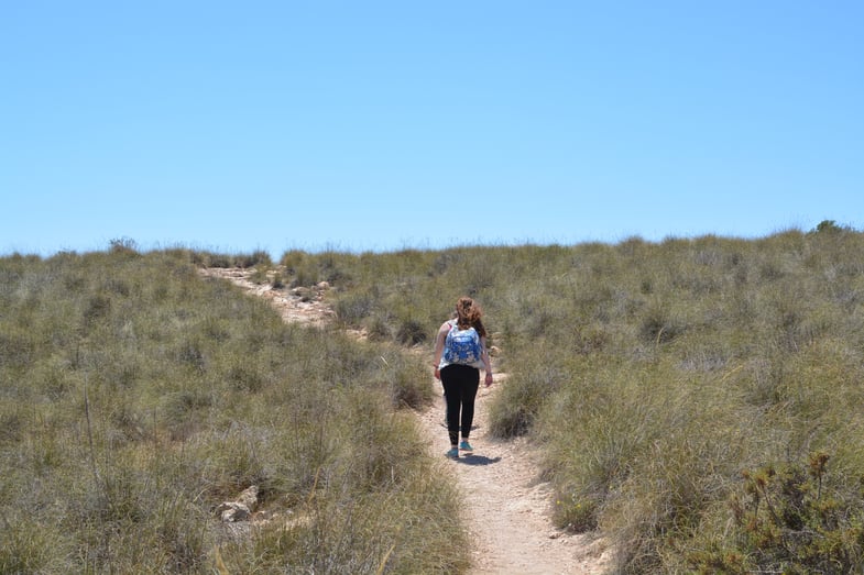 Proctor en Segovia hikes to a beach in Cabo de Gata National Park