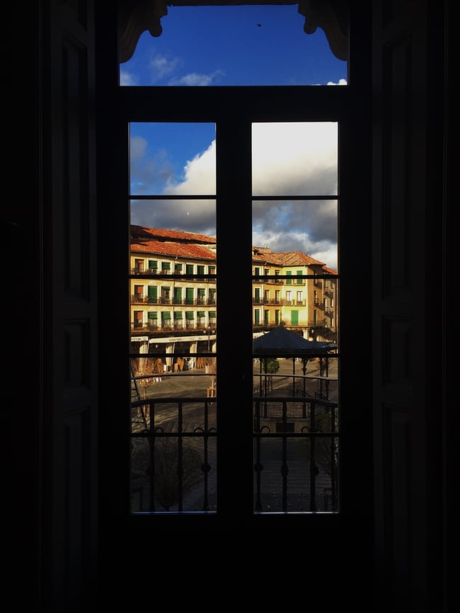 Proctor en Segovia classroom on the Plaza Mayor