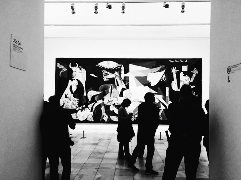 Proctor en Segovia views Picasso’s Guernica in person