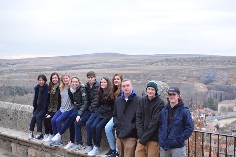 Proctor en Segovia admiring the Alcázar of Segovia