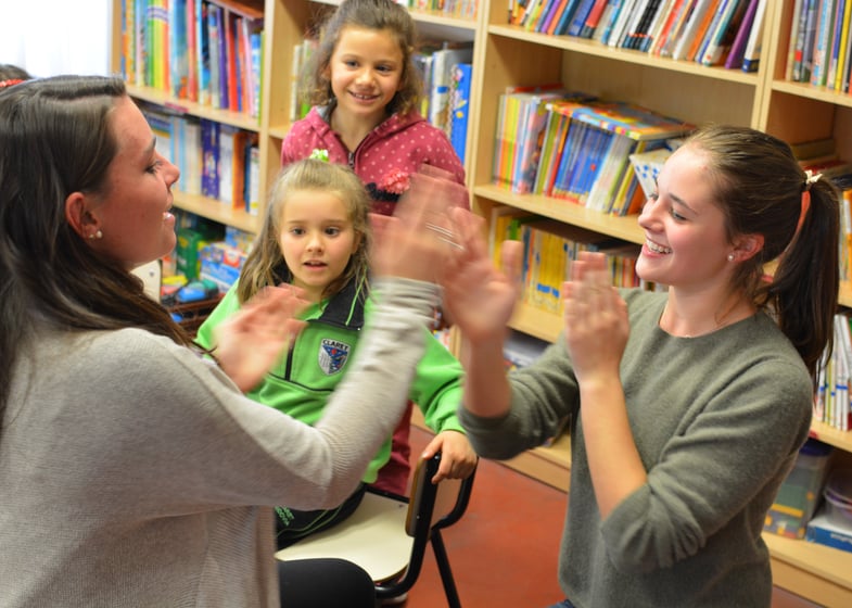 Proctor en Segovia volunteering with local children