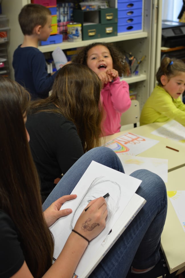 Proctor en Segovia volunteering with local children