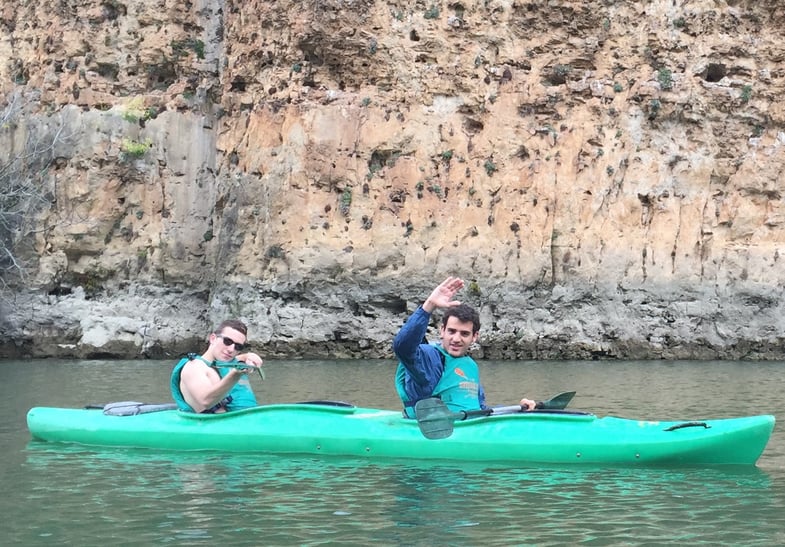 Proctor en Segovia students kayak on the Duratón river Proctor en Segovia students kayak on the Duratón river