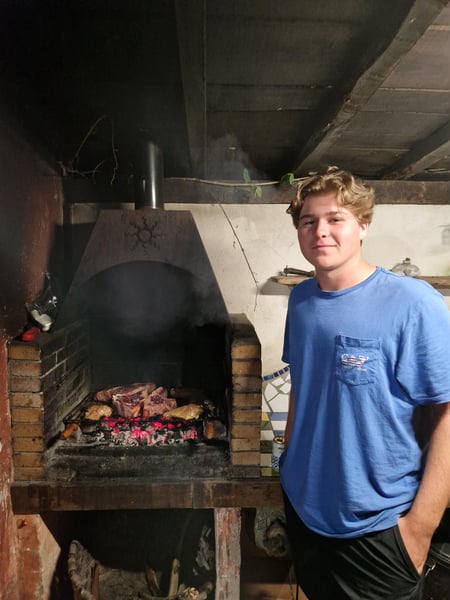 Proctor en Segovia learns how to prepare Spanish food