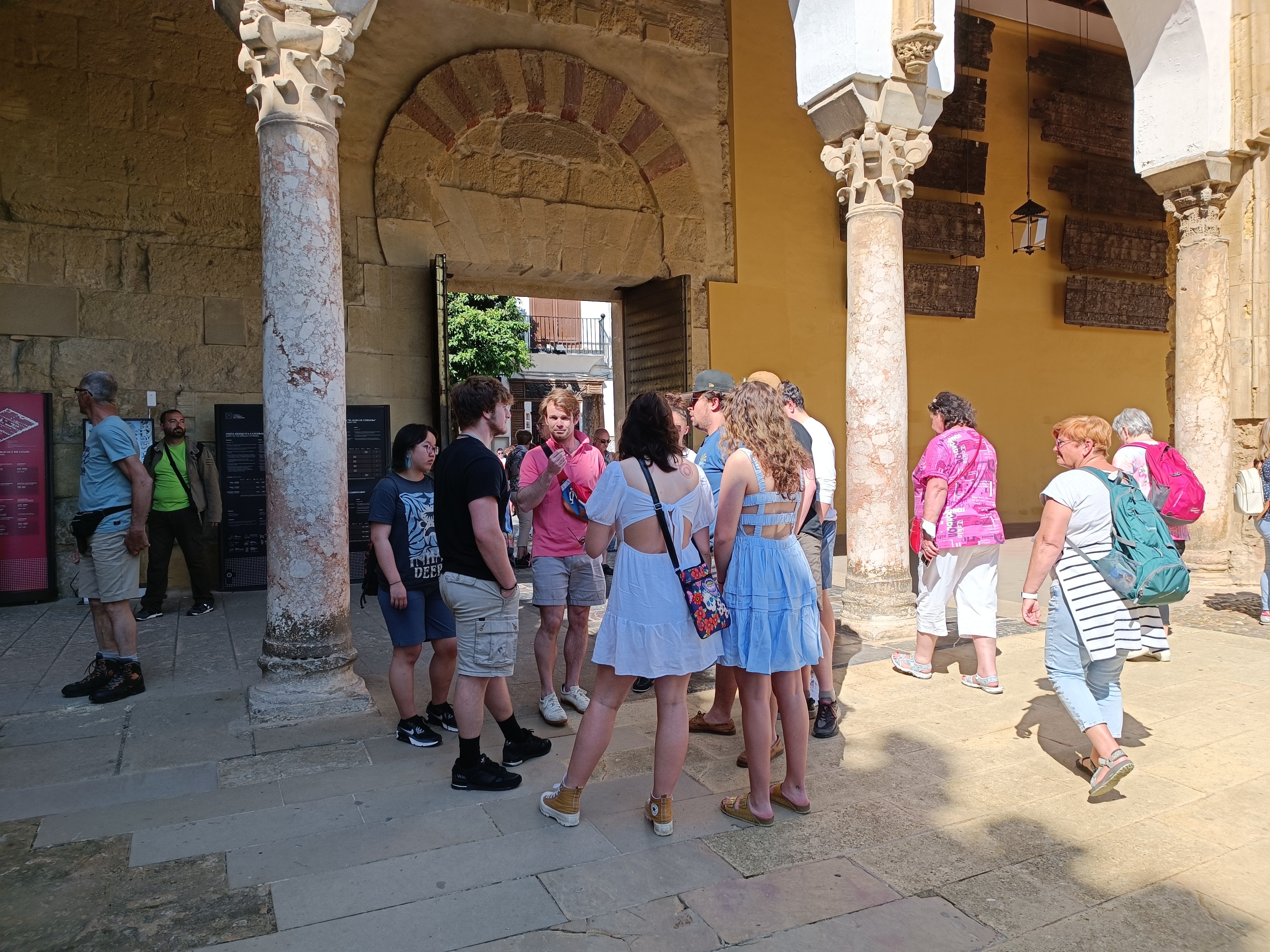 Proctor en Segovia history class on the road