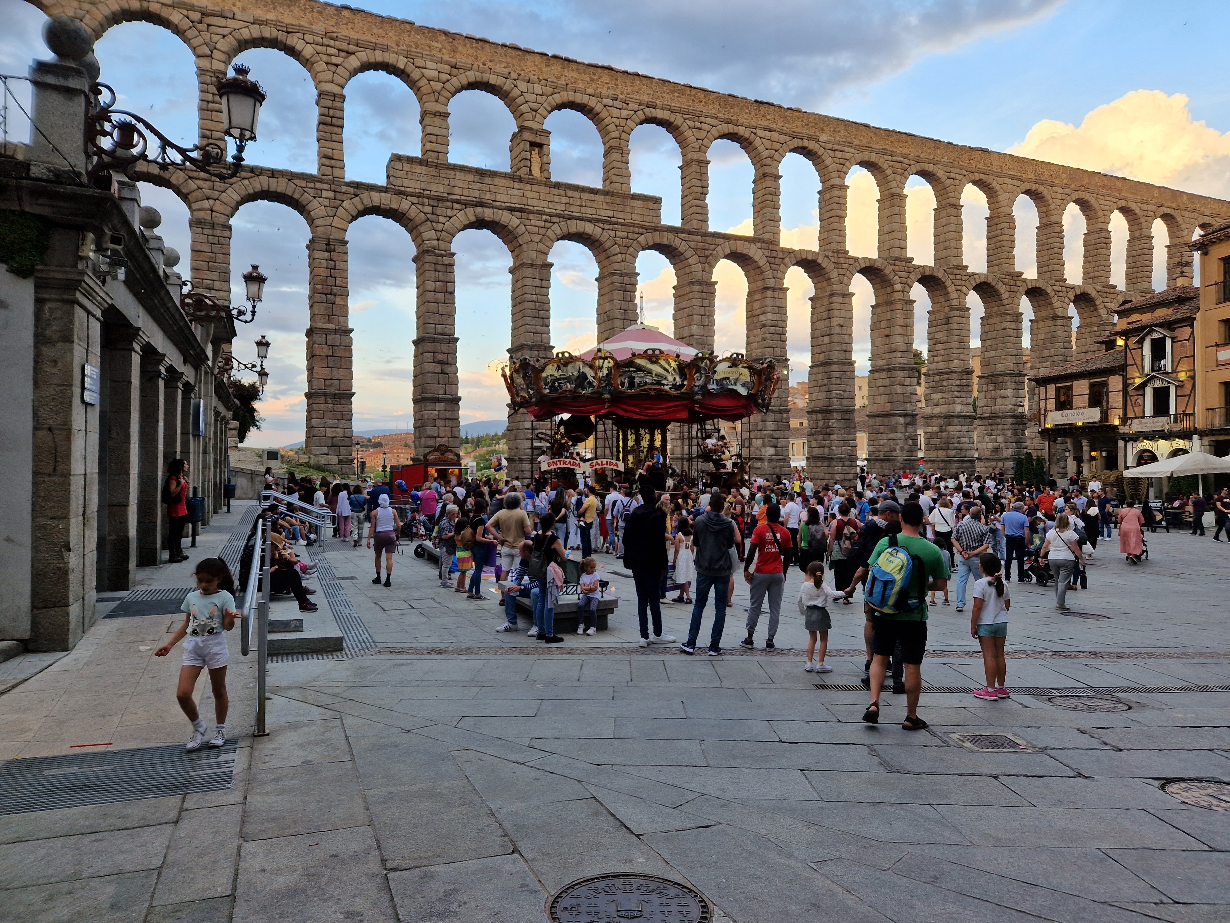 Segovia 1 Proctor en Segovia students study near the aqueduct of Segovia