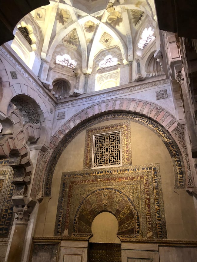Proctor en Segovia studies Islamic and Christian architecture in the Mezquita of Cordoba
