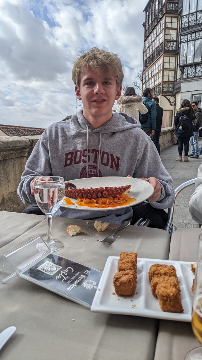 Proctor en Segovia students immerse themselves in cafe and food culture