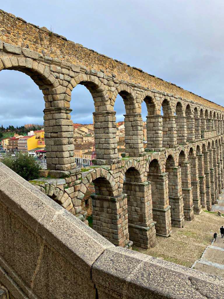 Proctor en Segovia students study Roman history