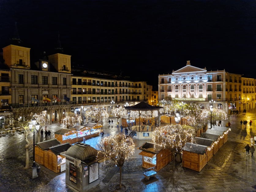 Proctor en Segovia is located on the Plaza Mayor