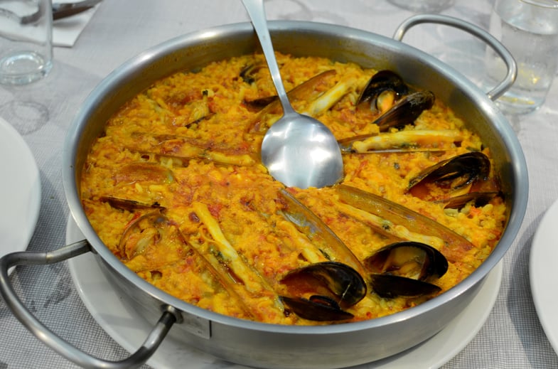 Proctor en Segovia samples Galician cuisine