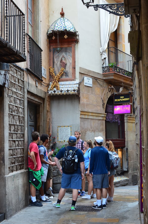 Proctor en Segovia students visit Barcelona’s gothic quarter.