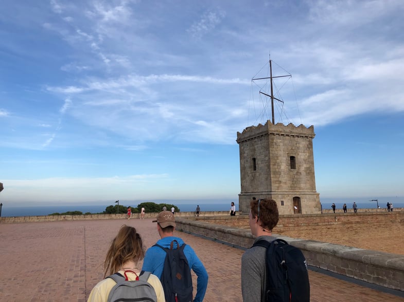 Proctor en Segovia students visit Montjuic. 