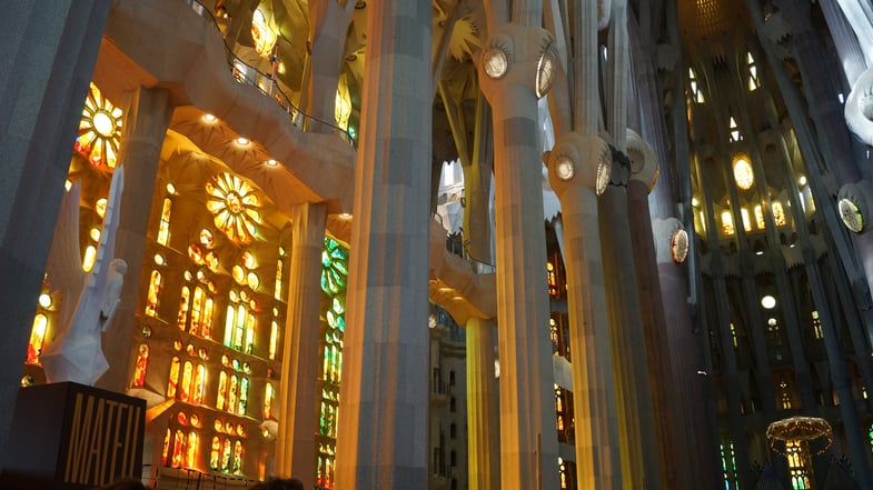 Proctor en Segovia visits Gaudi’s Sagrada Familia. 