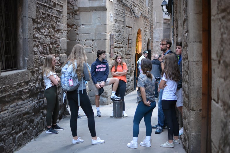 Proctor en Segovia discusses the layers of history in Barceonla’s Gothic quarter.