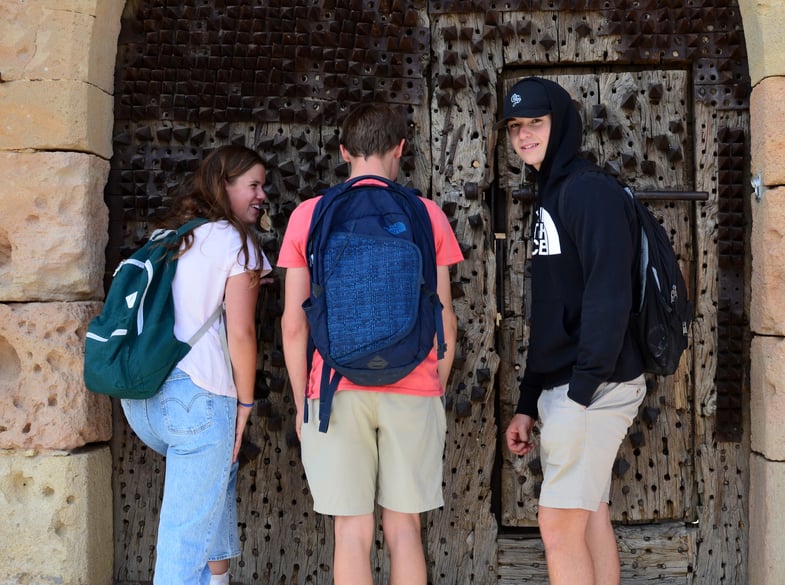 Proctor en Segovia students visit the castle of Pedraza.