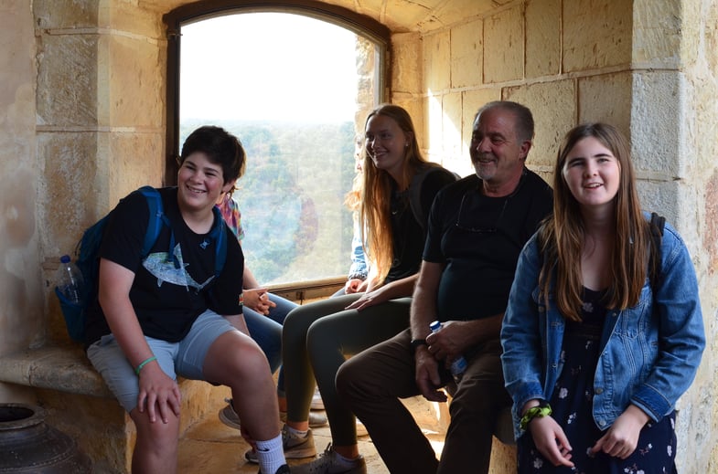 Proctor en Segovia students visit the castle of Pedraza.