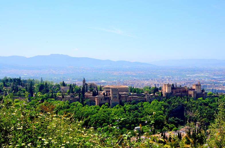 Proctor en Segovia explores the Sacromonte neighborhood of Granada