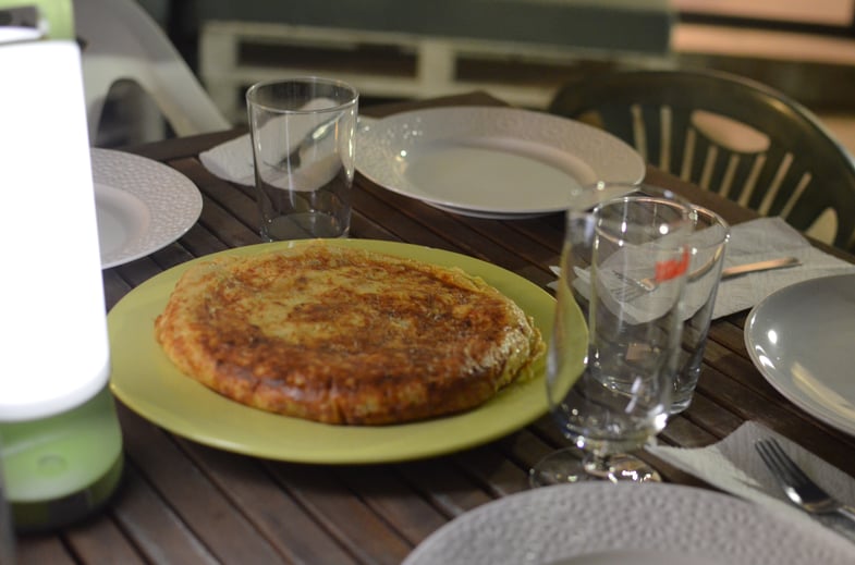 Proctor en Segovia students learn to cook traditional Spanish dishes.