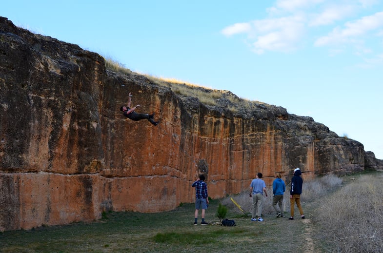 Proctor en Segovia hikes on the trails that encircle Segovia