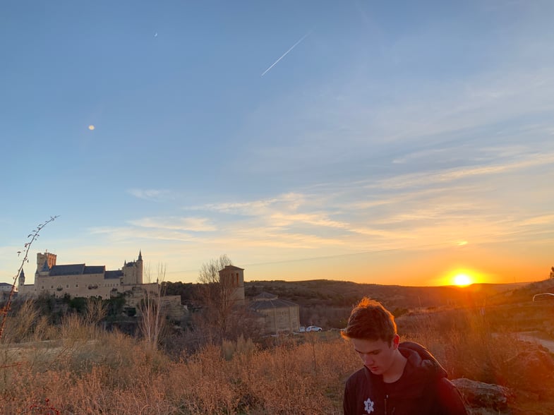 Proctor en Segovia takes in views of Segovia old quarter.