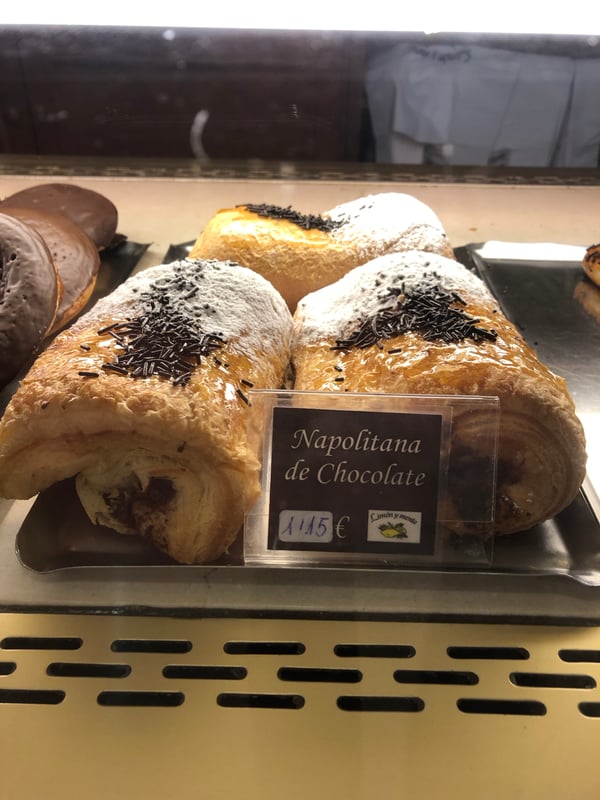 Proctor en Segovia samples Segovia pastries