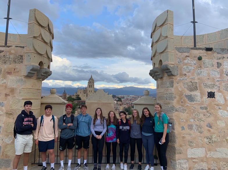 Proctor en Segovia students at Segovia’s Alcázar