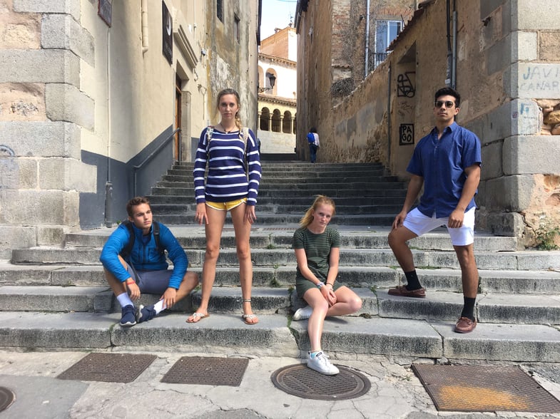 Proctor en Segovia students exploring the old quarter
