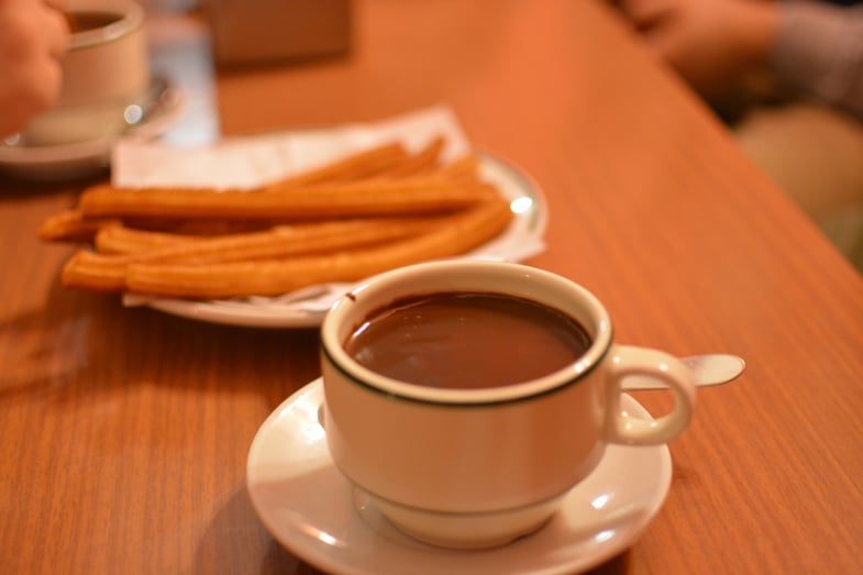 Proctor en Segovia samples chocolate con churros