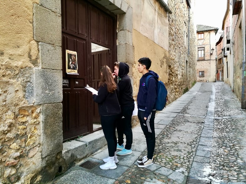 Proctor en Segovia orientation scavenger hunt