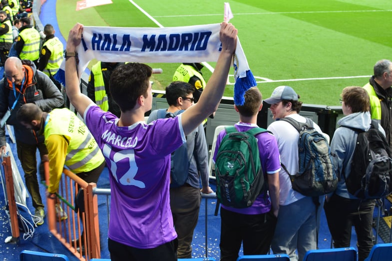 Proctor en Segovia watches a Real Madrid match